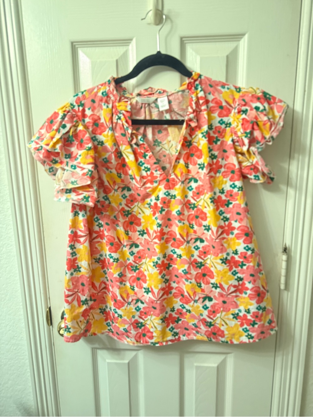 Floral V-Neck Flutter Sleeve Women’s Top - Pink Multi